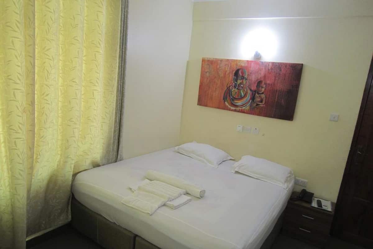 Habitación doble Deluxe, 1 cama King size, para no fumadores, vista al patio | Insonorización, tabla de planchar con plancha y wifi gratis 