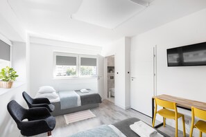 Twin Room, Private Bathroom (07)