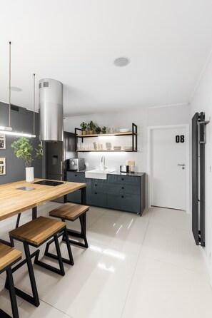 Daily buffet breakfast (PLN 35 per person)