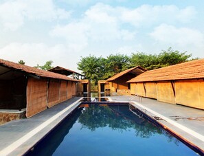 Exterior - Maati Jungle Lodge (Manpur)