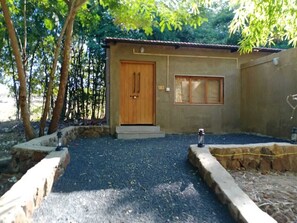 Family Suite | Terrace/patio - Maati Jungle Lodge (Manpur)