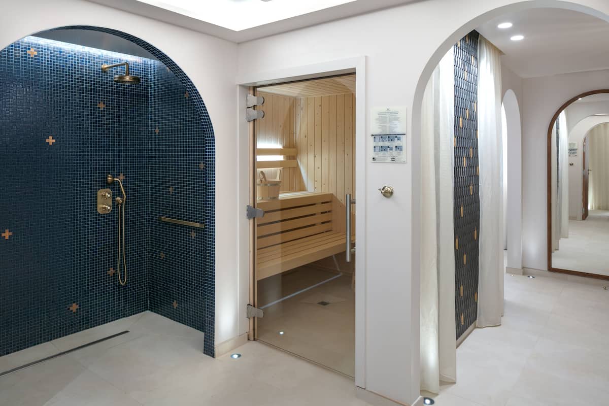 sauna, steam room, deep-tissue massages, sports massages, massages