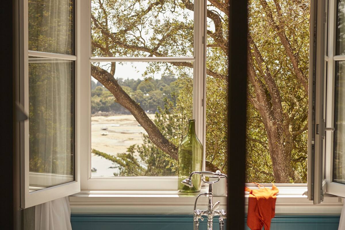 romantic suite, non smoking, sea view (main building) | premium bedding, in-room safe, blackout curtains, soundproofing