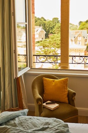 Classic-Doppel- oder -Zweibettzimmer, Parkblick (Main building) | Hochwertige Bettwaren, Zimmersafe, Verdunkelungsvorhänge