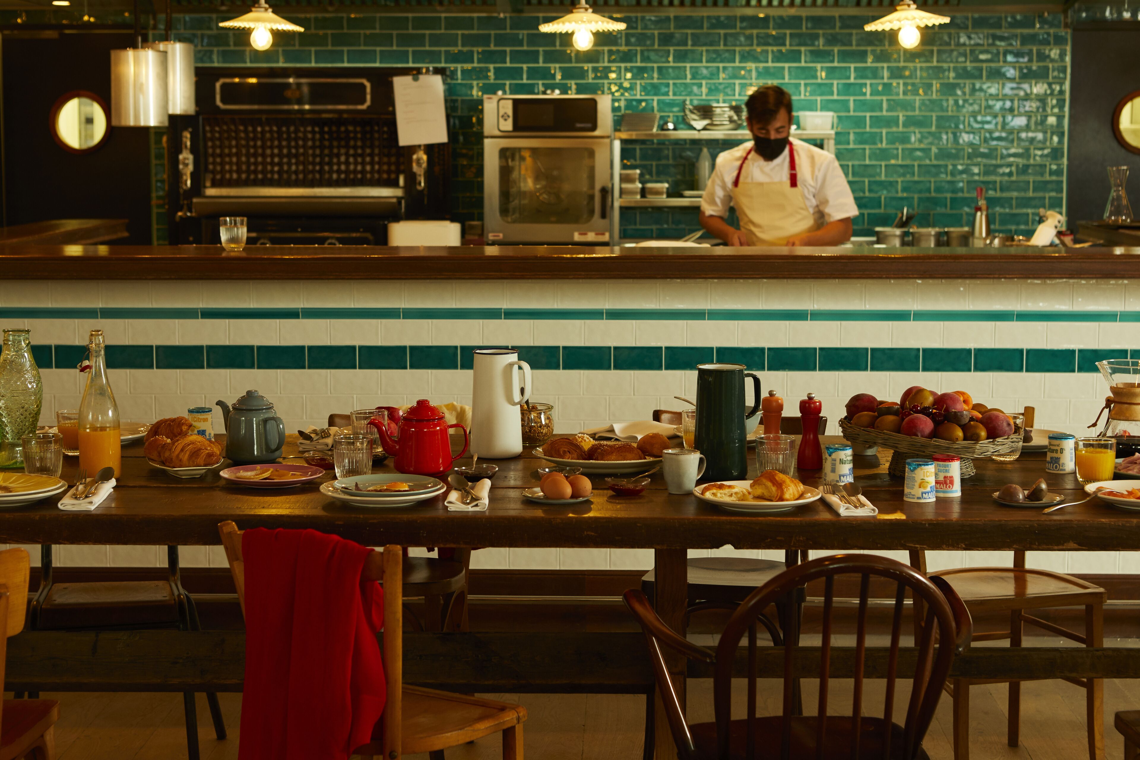 breakfast, lunch, dinner served; local cuisine, al fresco dining