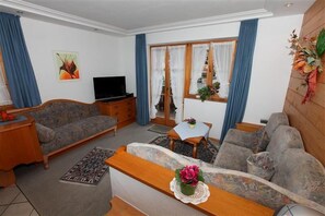 Apartment (Alpengoldstern) | Ruang tamu | 100 cm televisyen skrin rata dengan kabel, TV