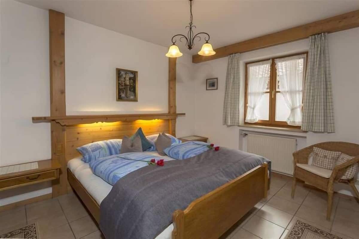 Apartamento (Alpenaster) | Caja fuerte, escritorio, sistema de insonorización