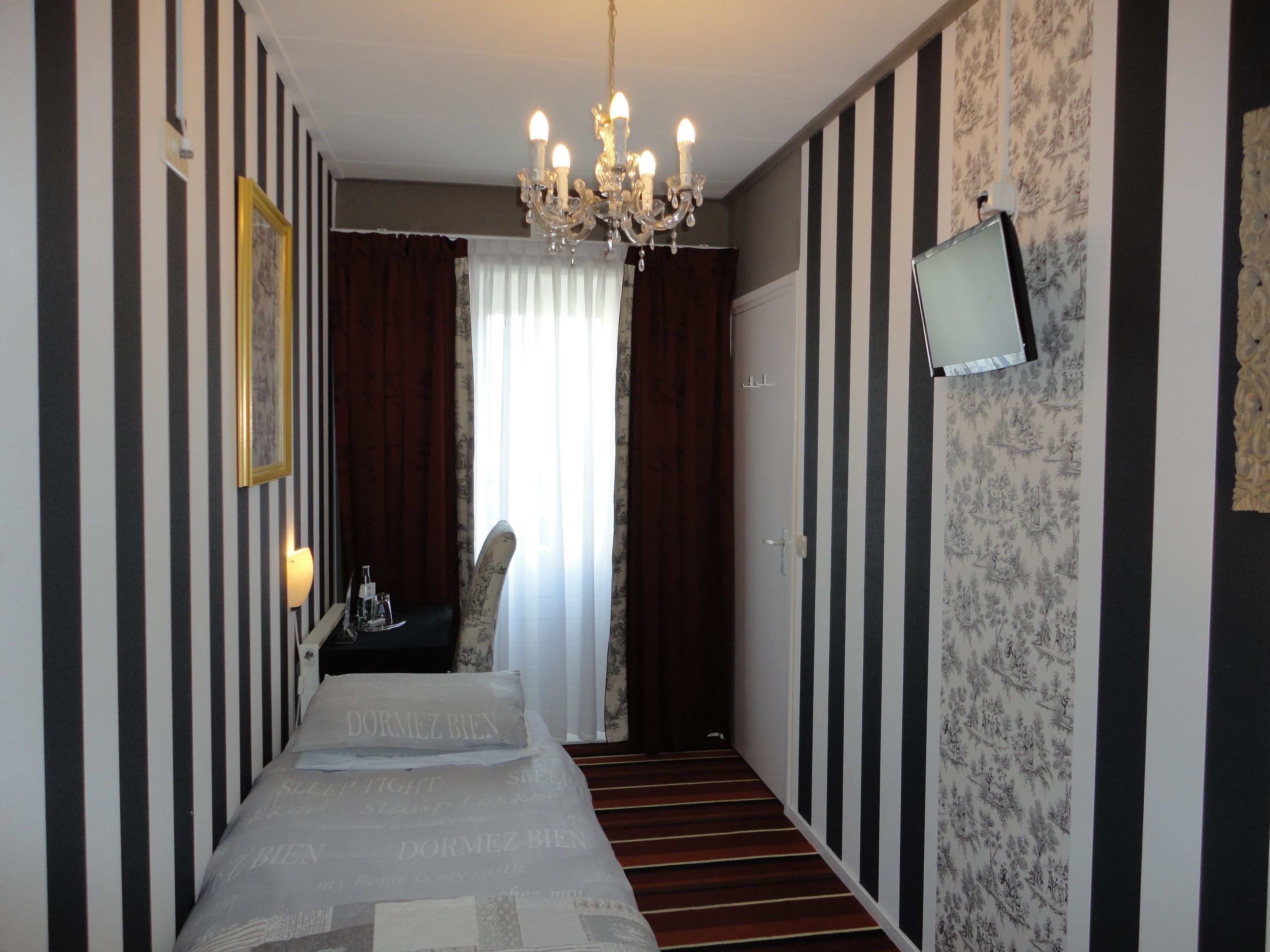 single room, terrace, garden view | in-room safe, desk, soundproofing, free wifi