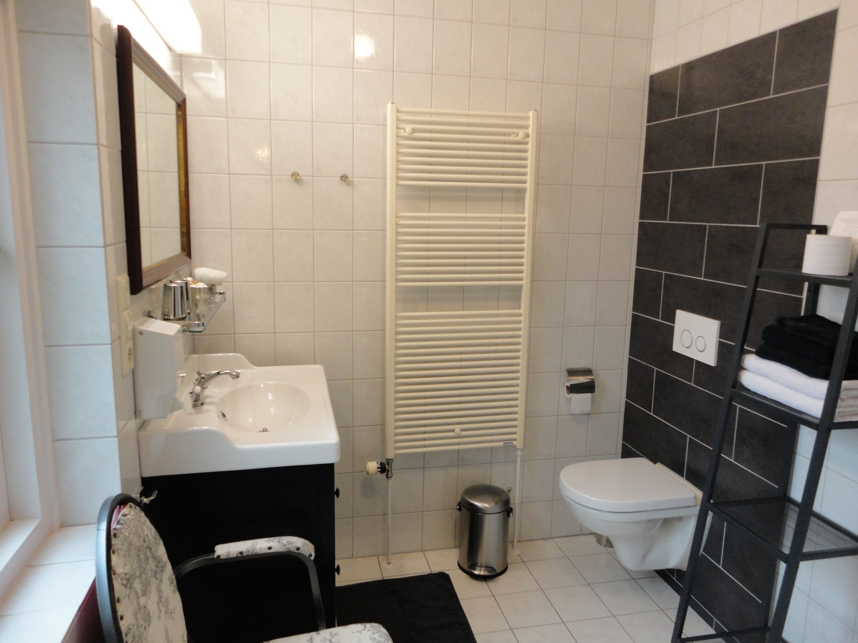 double room | bathroom | shower, free toiletries, hair dryer, towels