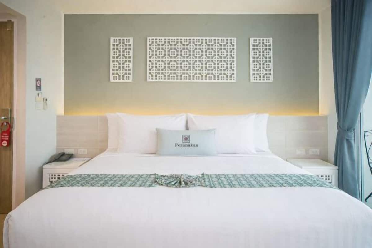 Premium bedding, in-room safe, individually decorated, desk