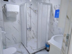 Family Room | Bathroom