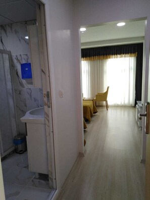 Double Room (30m2) | 1 bedroom, Egyptian cotton sheets, premium bedding, free minibar items