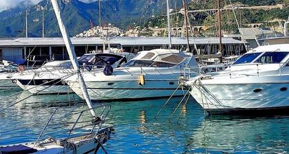 Amber Sun - Boat & Breakfast