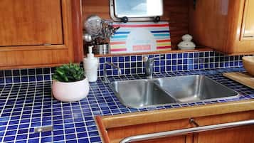 Family Mobile Home, 3 Bedrooms, Non Smoking, Oceanfront | Private kitchenette | Stovetop, cookware/dishes/utensils