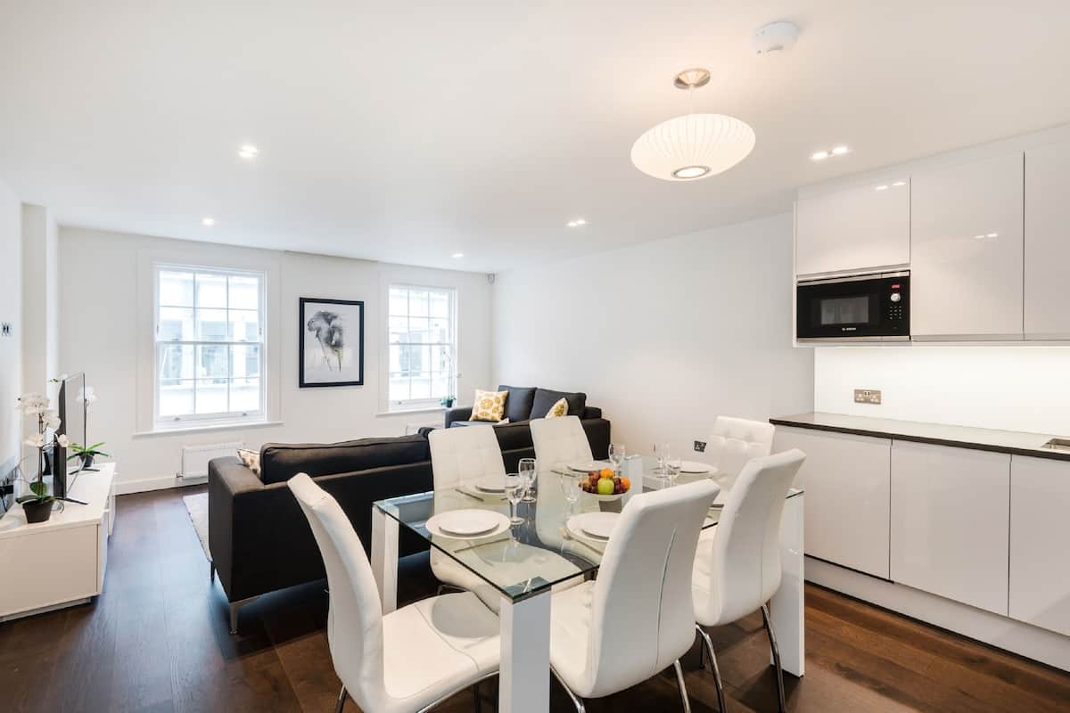Appartement Ville, 3 chambres ((152) Sloane 4) | Coin séjour | TV connectée de 30 pouces avec chaînes par satellite, télévision