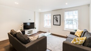 Lägenhet City - 3 sovrum ((152) Sloane 4) | Vardagsrum | 30-tums smart-tv med satellitkanaler och tv
