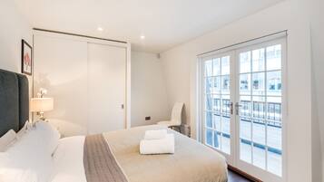 Laptop workspace, iron/ironing board, free WiFi, individually decorated