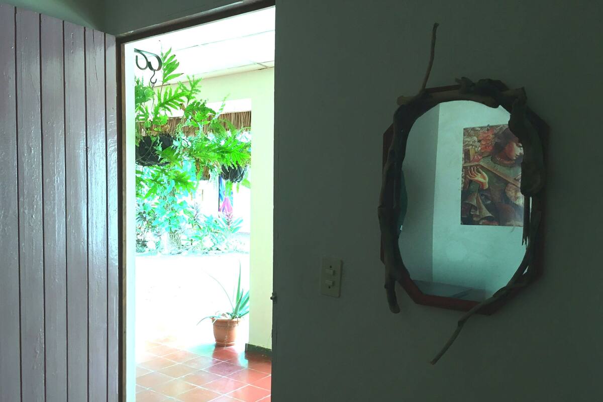 Tabla de planchar con plancha, camas supletorias, wifi gratis