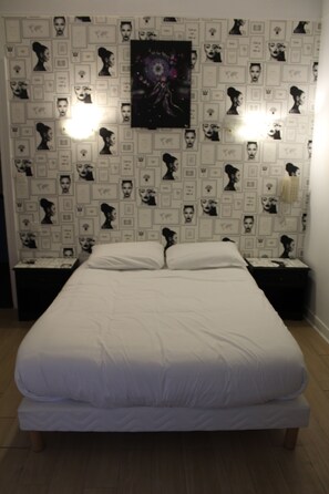Quarto casal, no pátio | Roupas de cama premium, individualmente decorados