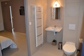 Classic-Dreibettzimmer, barrierefrei (1) | Badezimmer | Haartrockner, Handtücher