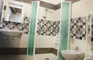 雙人或雙床房 (Radici) | 浴室 | 淋浴設備、淋浴花灑、免費盥洗用品、吹風機