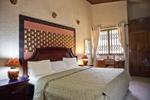 Deluxe Room (Kente) - Four Villages Inn (Kumasi)