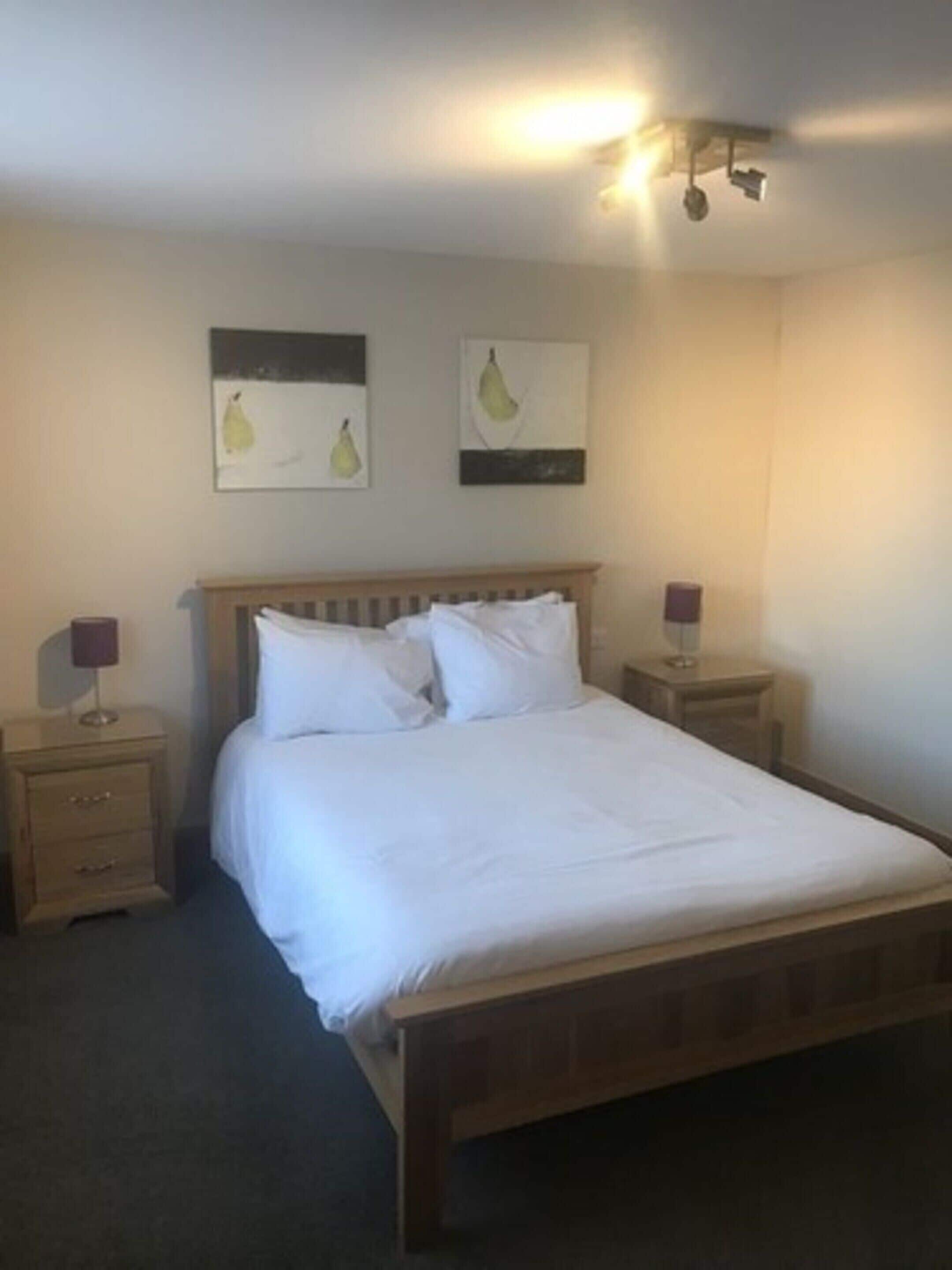 1 bedroom, egyptian cotton sheets, premium bedding, memory-foam beds