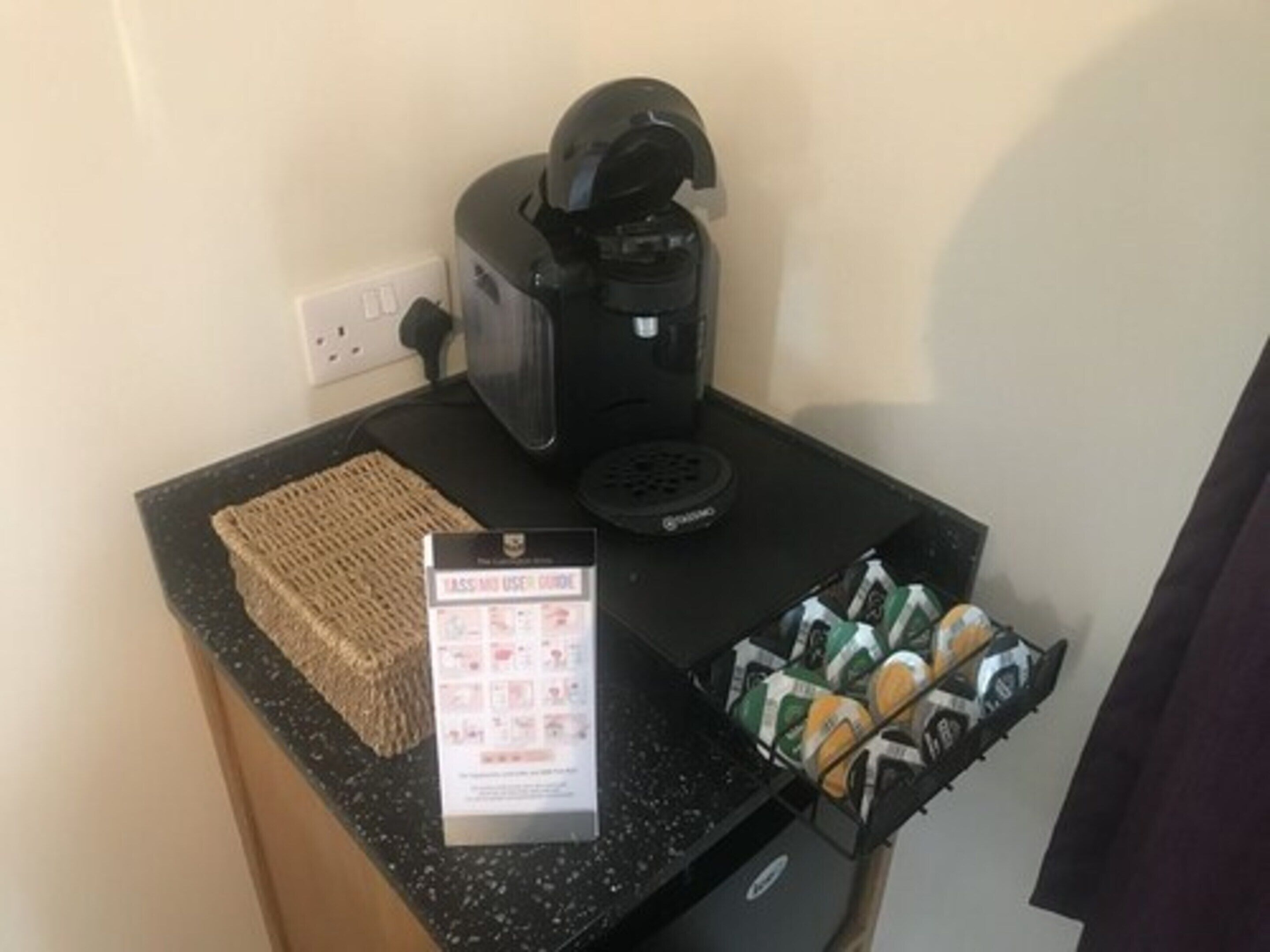 standard twin room, 2 single beds, non smoking | private kitchen | espresso maker, coffee/tea maker