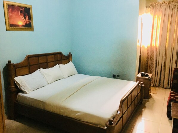 Minibar, desk, free WiFi, bed sheets
