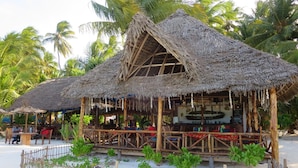 Breakfast, lunch and dinner served - Santa Maria Coral Park (Pongwe)