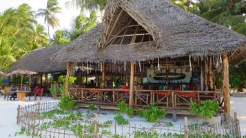 Breakfast, lunch, dinner served; local and international cuisine