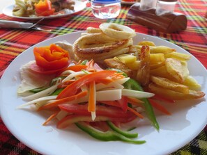 Breakfast, lunch, dinner served; local and international cuisine  - Santa Maria Coral Park (Pongwe)