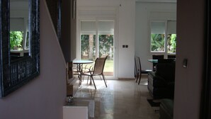 Dúplex, 3 habitaciones, para no fumadores | Área de sala de estar