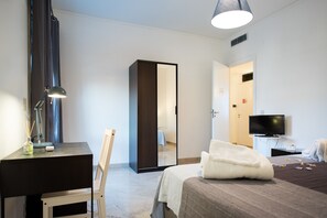 Habitació doble o amb dos llits individuals panoràmica | Matalassos d'escuma viscoelàstica, minibar i caixa forta a l'habitació 