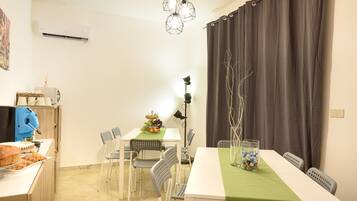 包含每日当地美食早餐