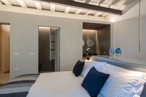 2 bedrooms, iron/ironing board, cots/infant beds, free WiFi - Santo Spirito Exclusive (Florence)