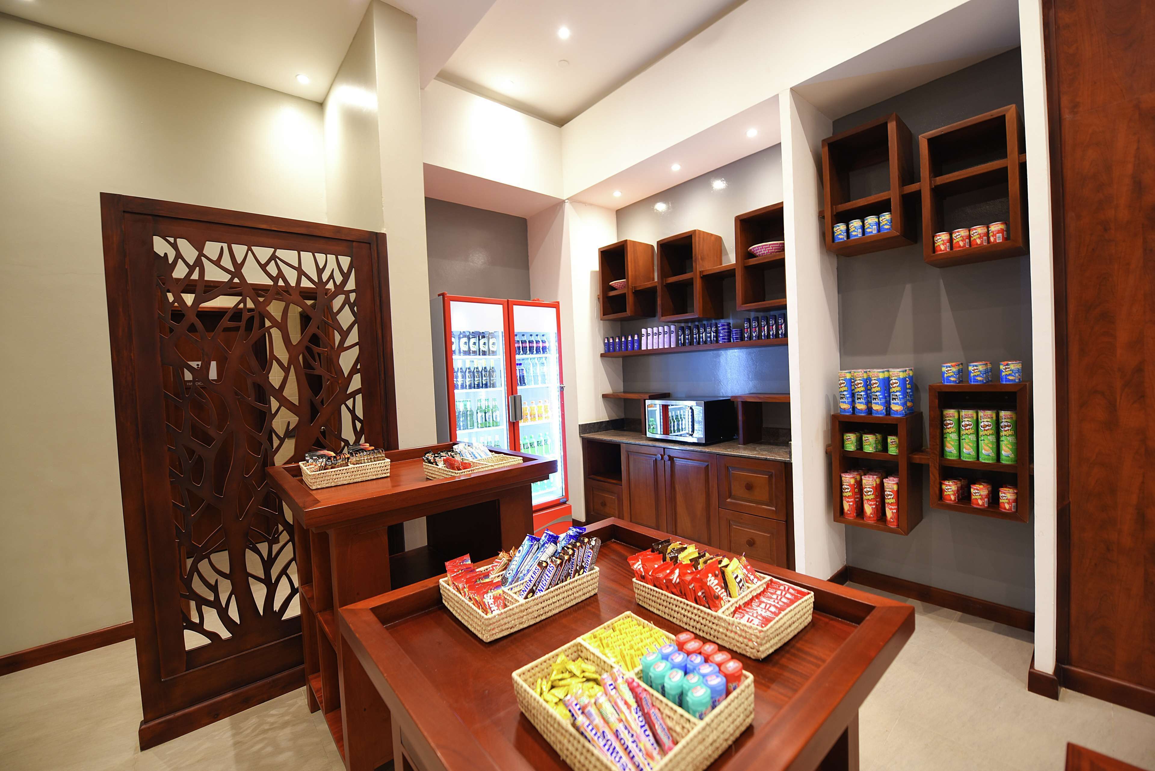 2 restaurants, breakfast served