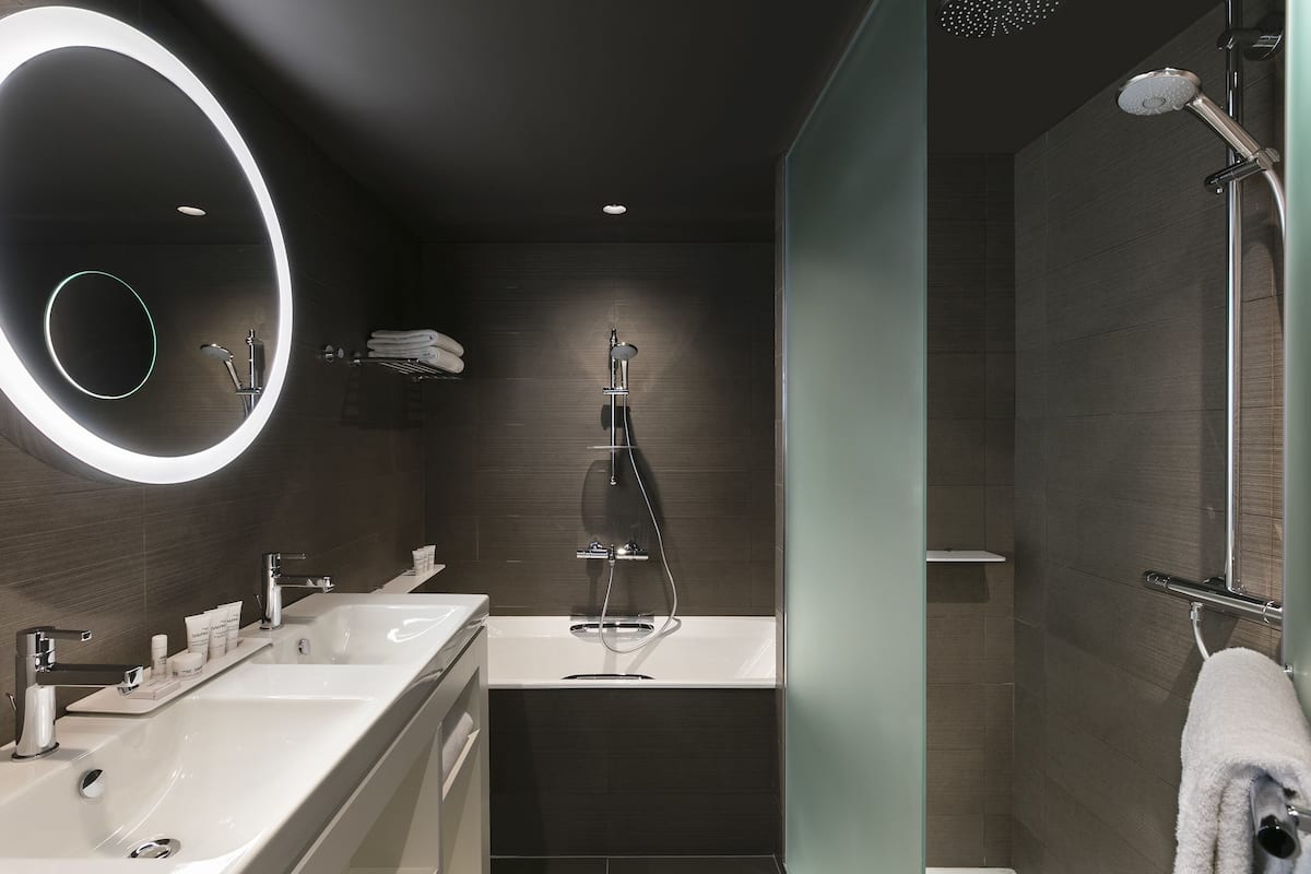 eco-friendly toiletries, towels, soap, shampoo