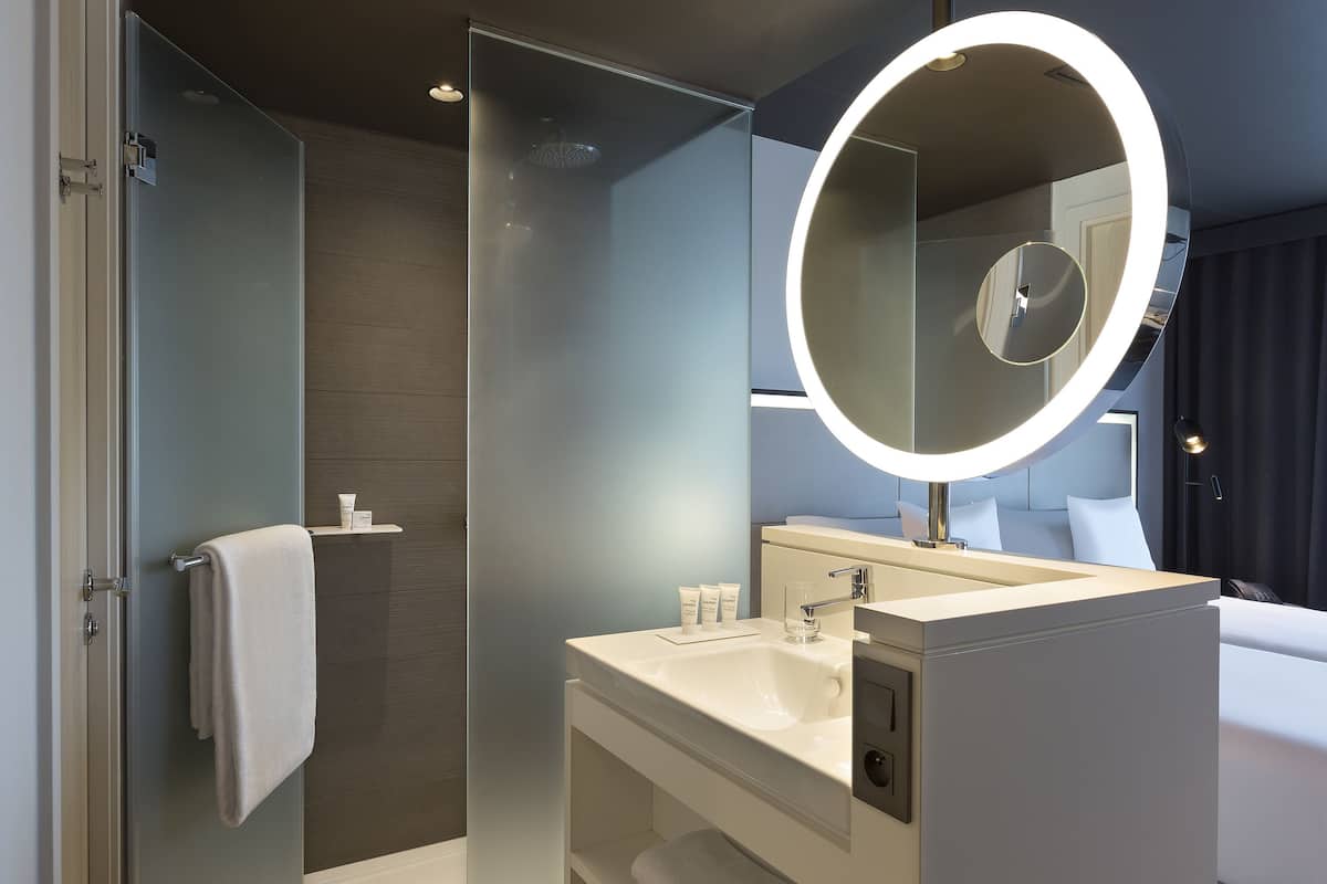 eco-friendly toiletries, towels, soap, shampoo