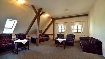 Classic-Apartment, Mehrere Betten | Schreibtisch, kostenloses WLAN