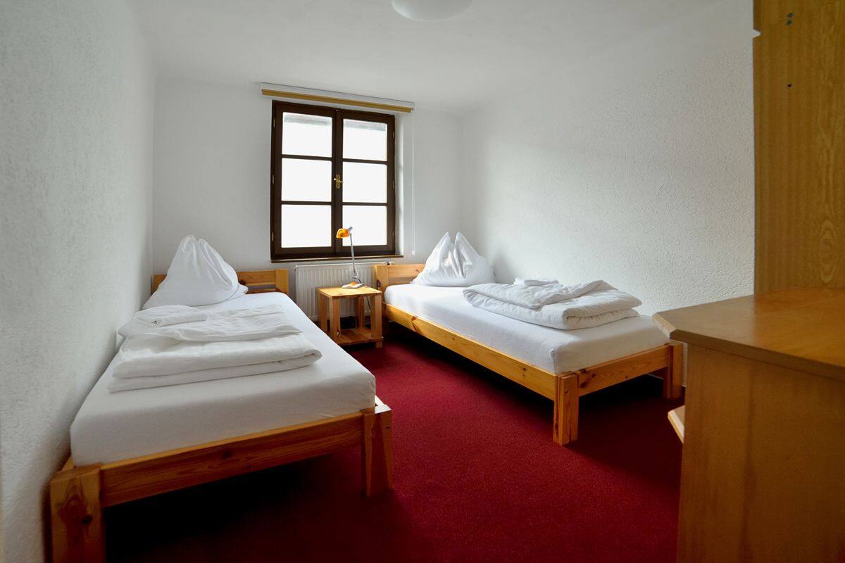 Classic Twin Room | Desk, WiFi (free)
