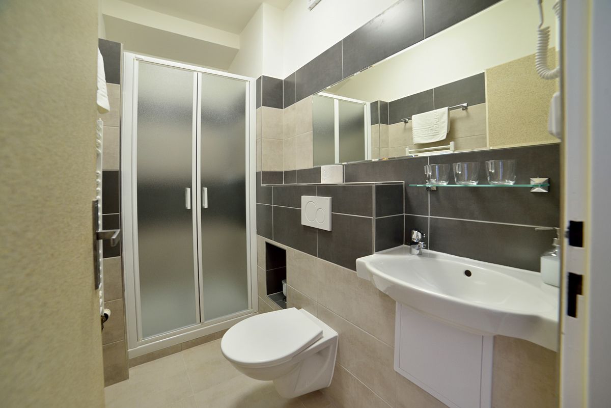Classic Triple Room | Desk, WiFi (free)