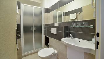 Classic Triple Room | Desk, WiFi (free)