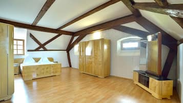 Family Quadruple Room | Desk, free WiFi
