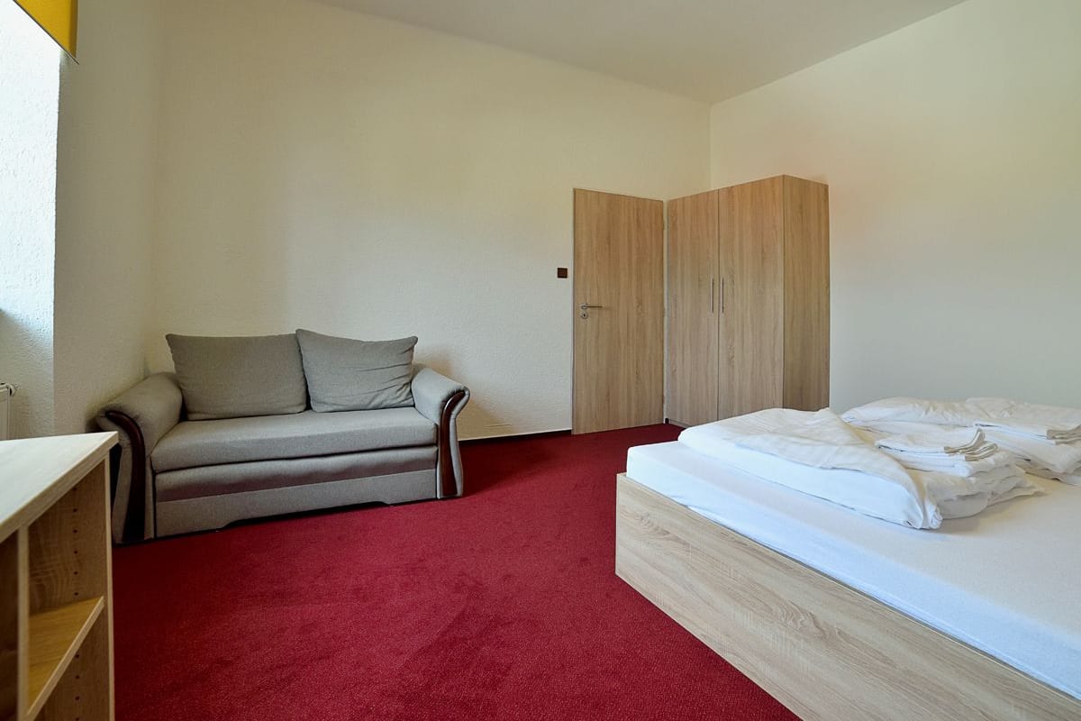 Double Room, 1 Queen Bed with Sofa bed | Desk, WiFi (free)