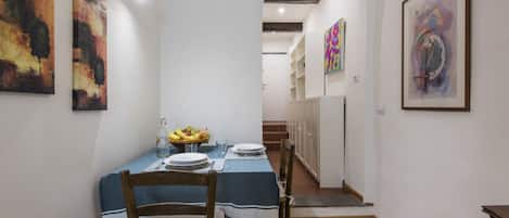 Apartment, 1 Bedroom | In-room dining
