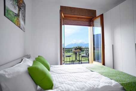 Superior Triple Room | Frette Italian sheets, premium bedding, down duvets. Piccolo Orso Bruno