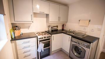 City Apartment | Private kitchen | Full-size fridge, microwave, oven, stovetop