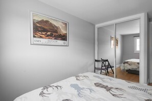 Zimmersafe, Bügeleisen/Bügelbrett, kostenlose Babybetten