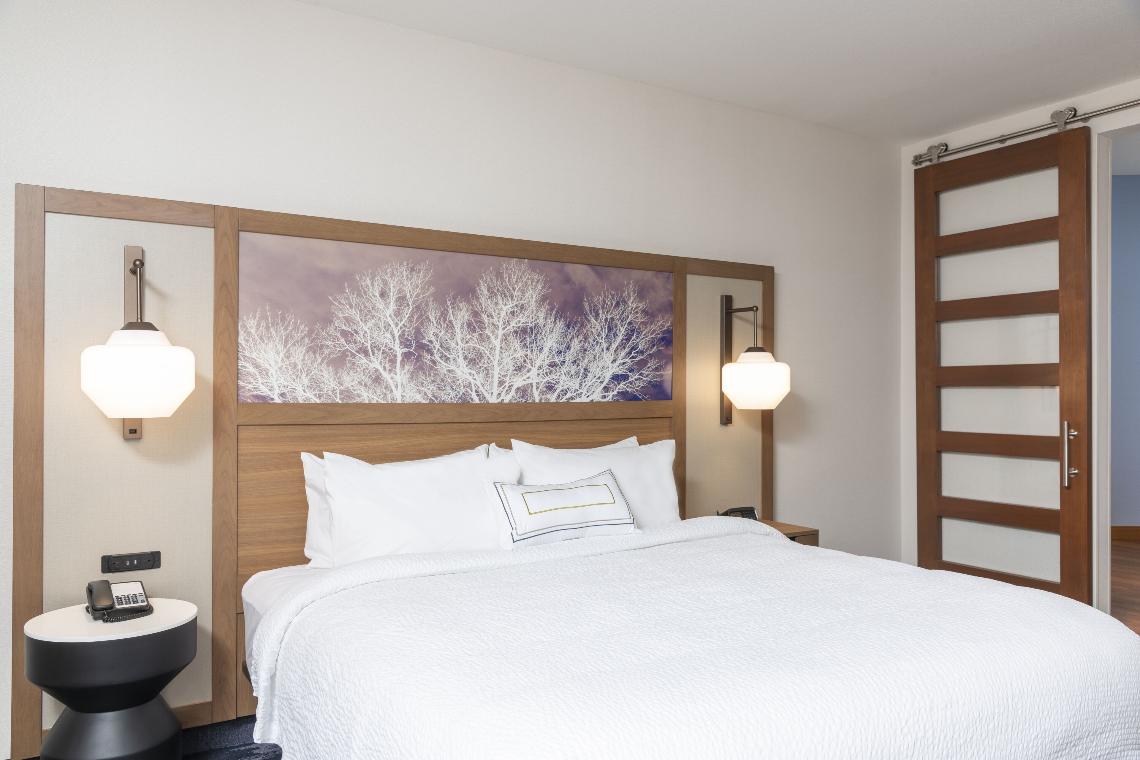 Business Suite, 1 King Bed | Desk, laptop workspace, iron/ironing board, free cots/infant beds